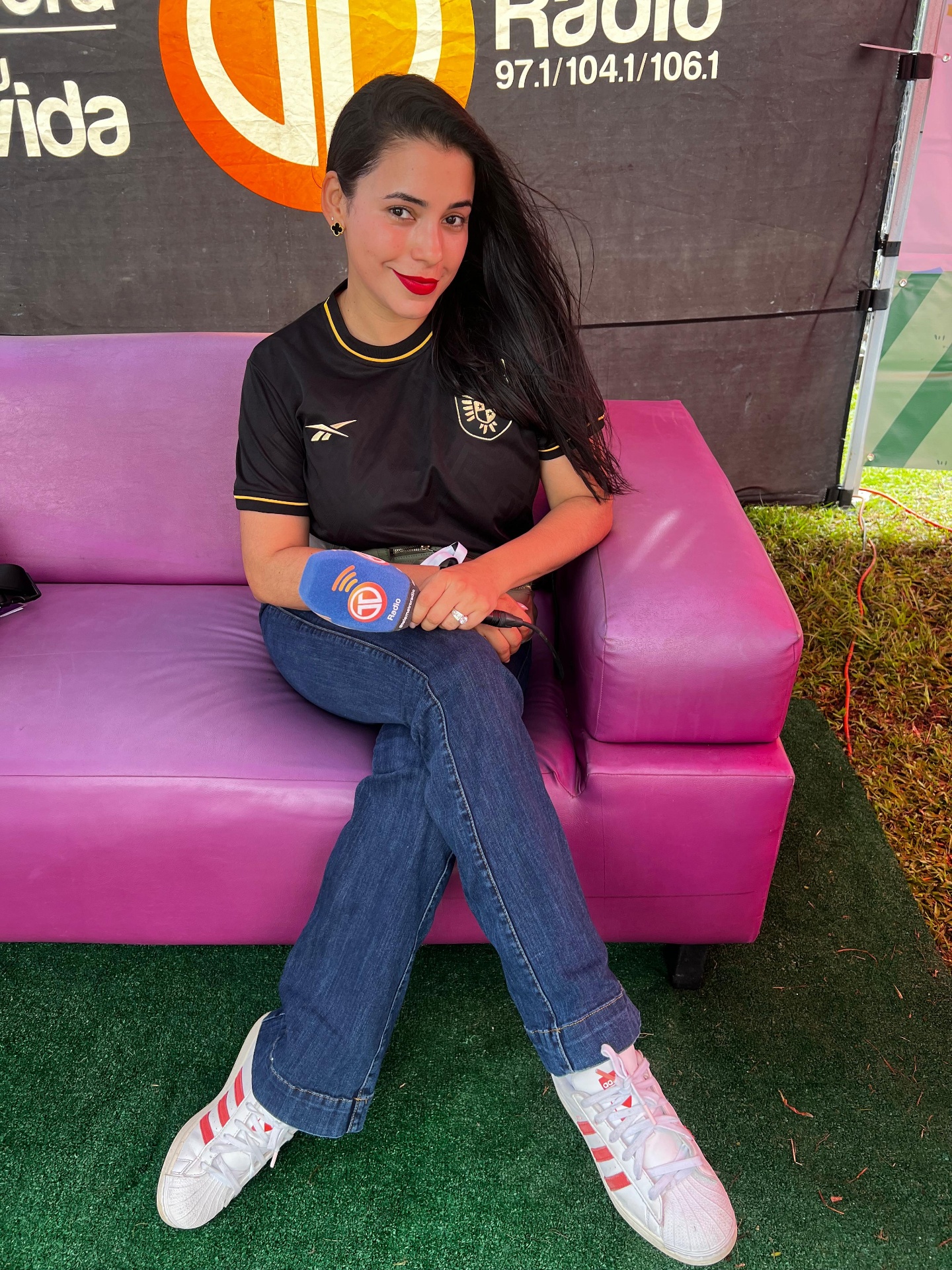 Sara Bello en transmisión de partido de fútbol de Panamá